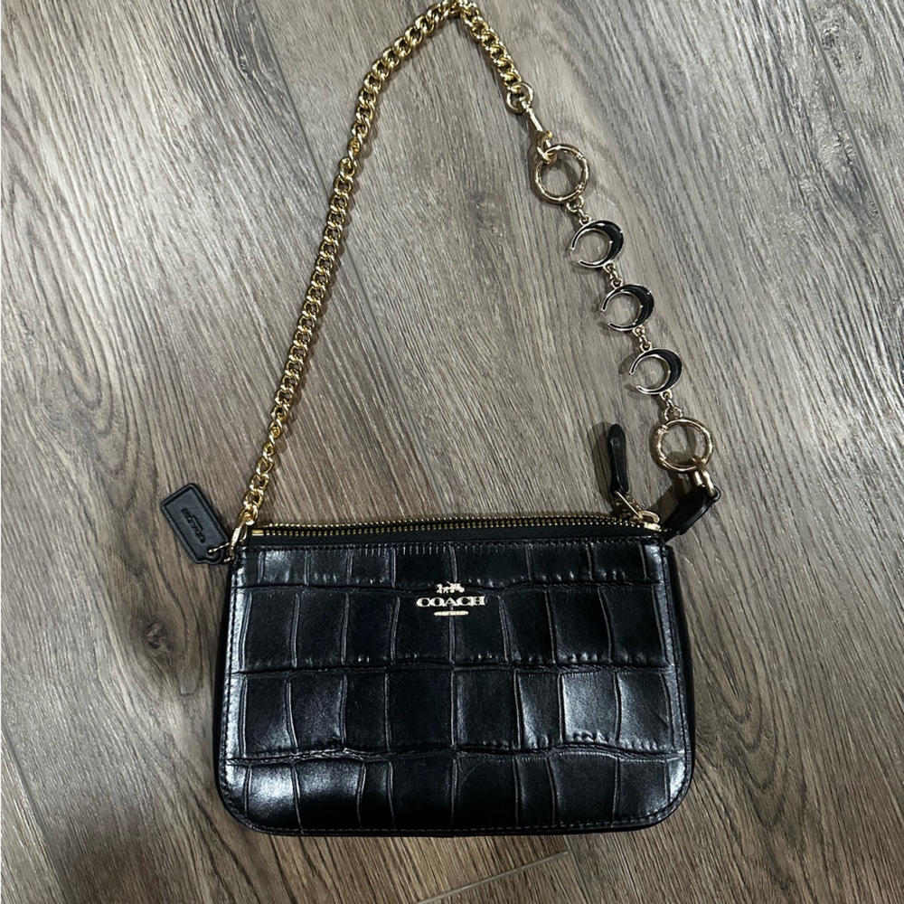 Coach Nolita 19